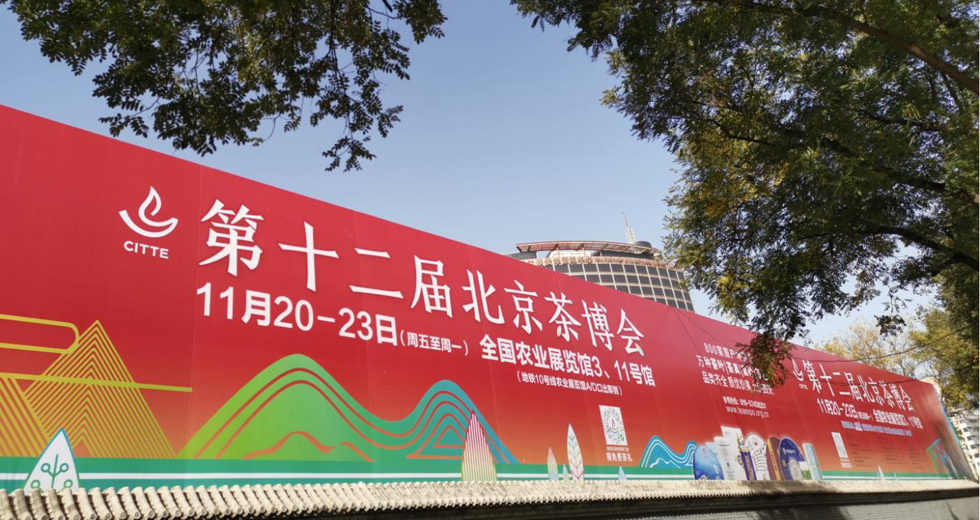 马连道街路口大牌广告