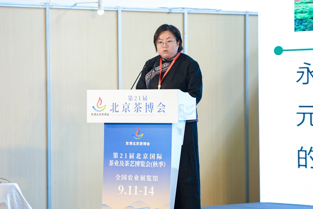 张家界市永定区政协党组副书记、主席候选人龚建梅推介张家界莓茶
