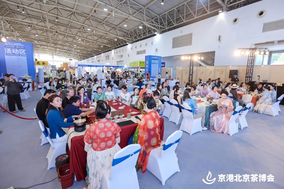 茶友在不同茶席观演、品饮,体验历代饮茶方式